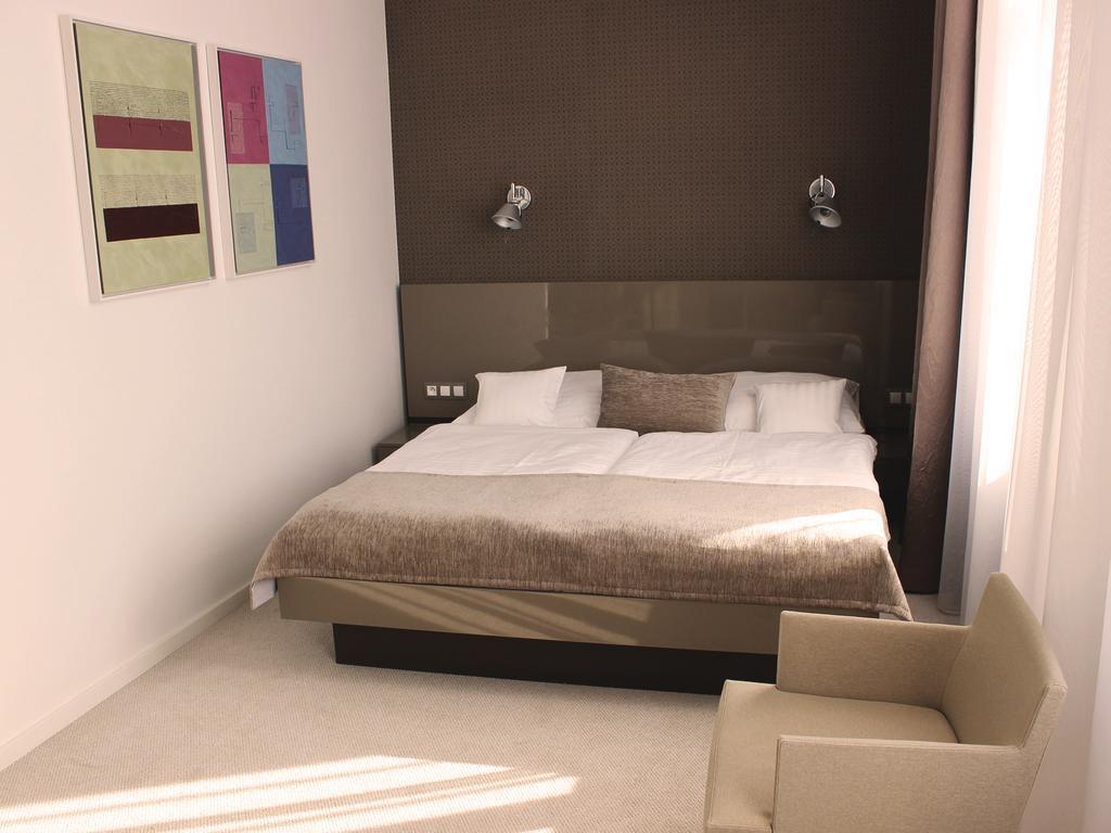 Hotel Lev Levice Quarto foto